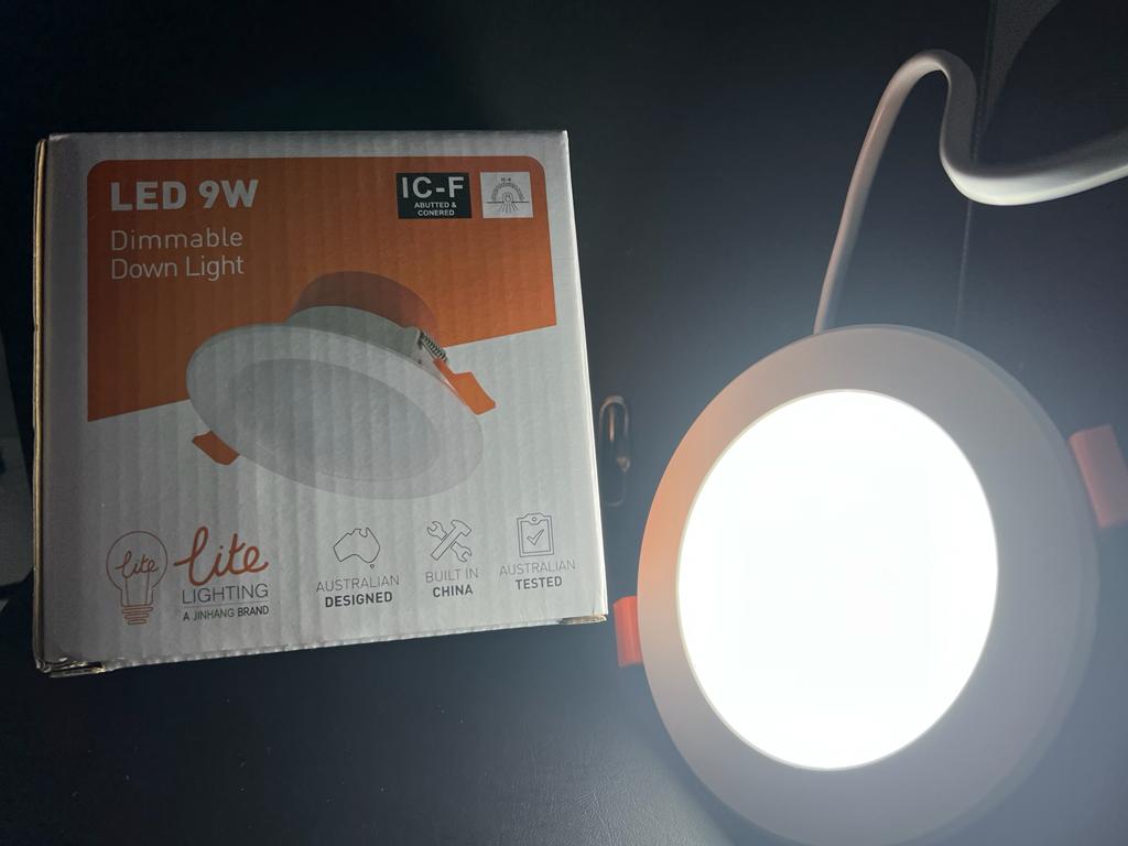 LED Downlight Tri-colour , Dimmable IC-F 9W + Plug base