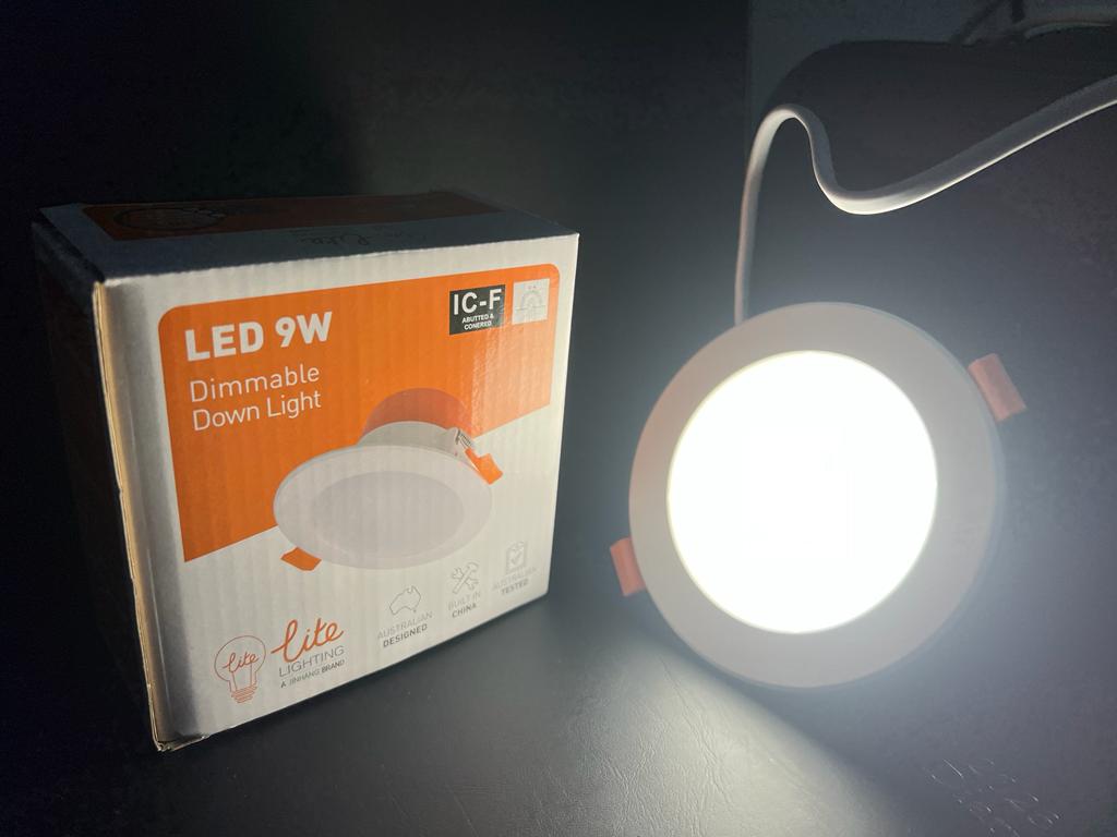 LED Downlight Tri-colour , Dimmable IC-F 9W + Plug base