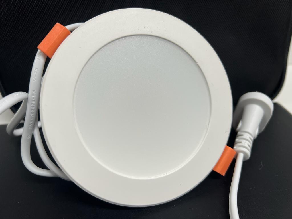 LED Downlight Tri-colour , Dimmable IC-F 9W + Plug base