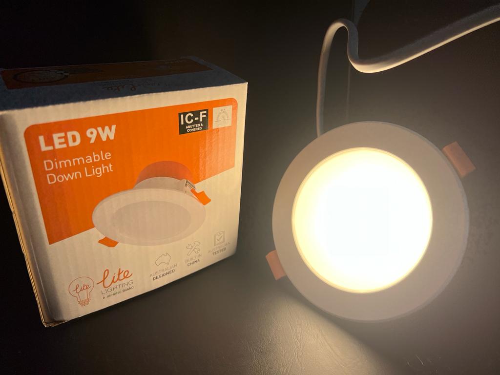 LED Downlight Tri-colour , Dimmable IC-F 9W + Plug base