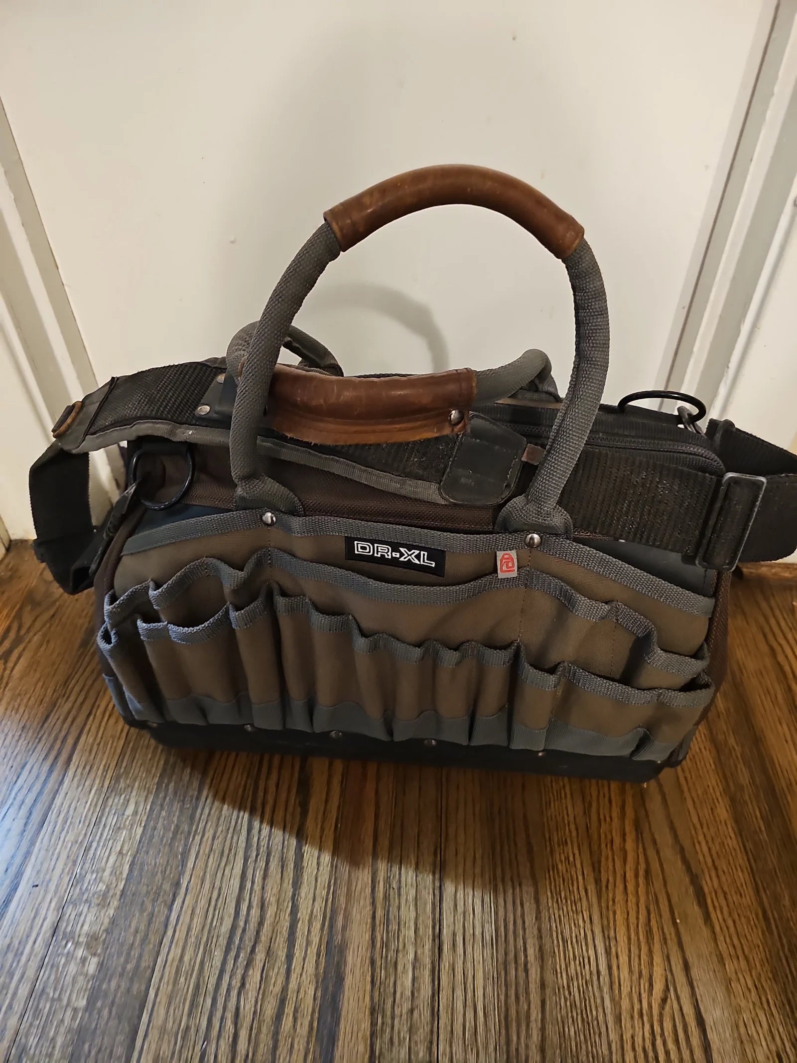 Veto Pro Pac DR-LC Contractor Series Tool Bag – 27-Pocket Gate Mouth Drill Bag with Waterproof Base & Adjustable Interior Panel